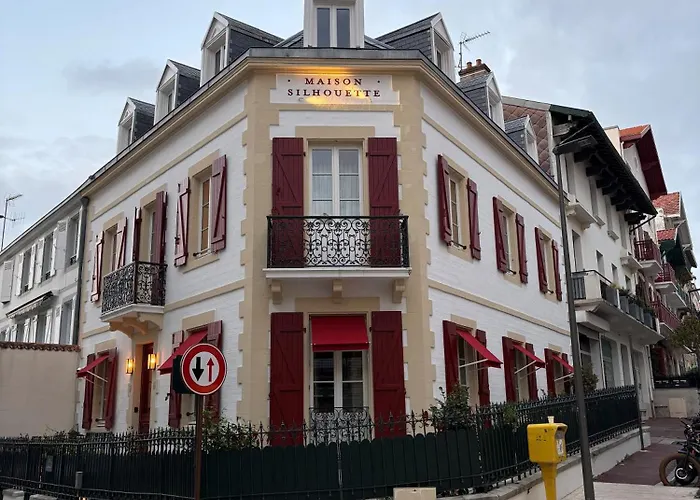 Hotel De Silhouette